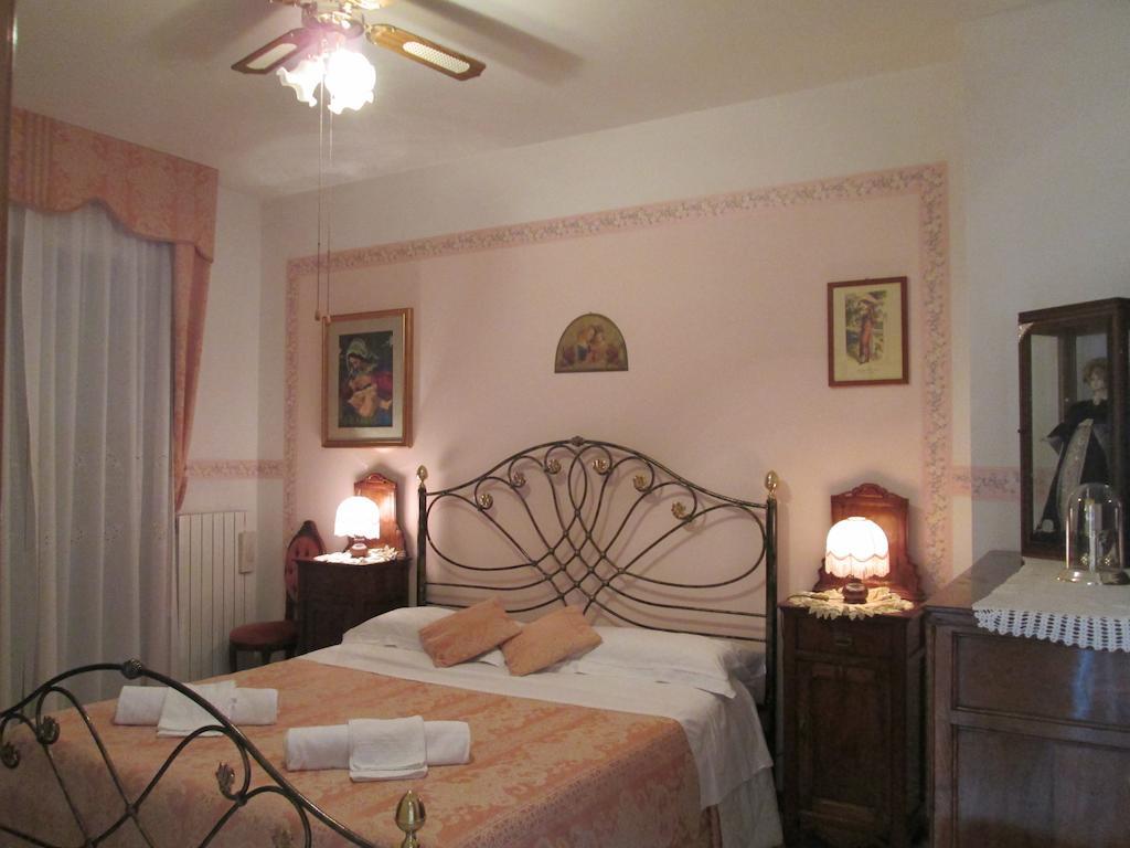 B&B Le Begonie Ascoli Piceno Phòng bức ảnh