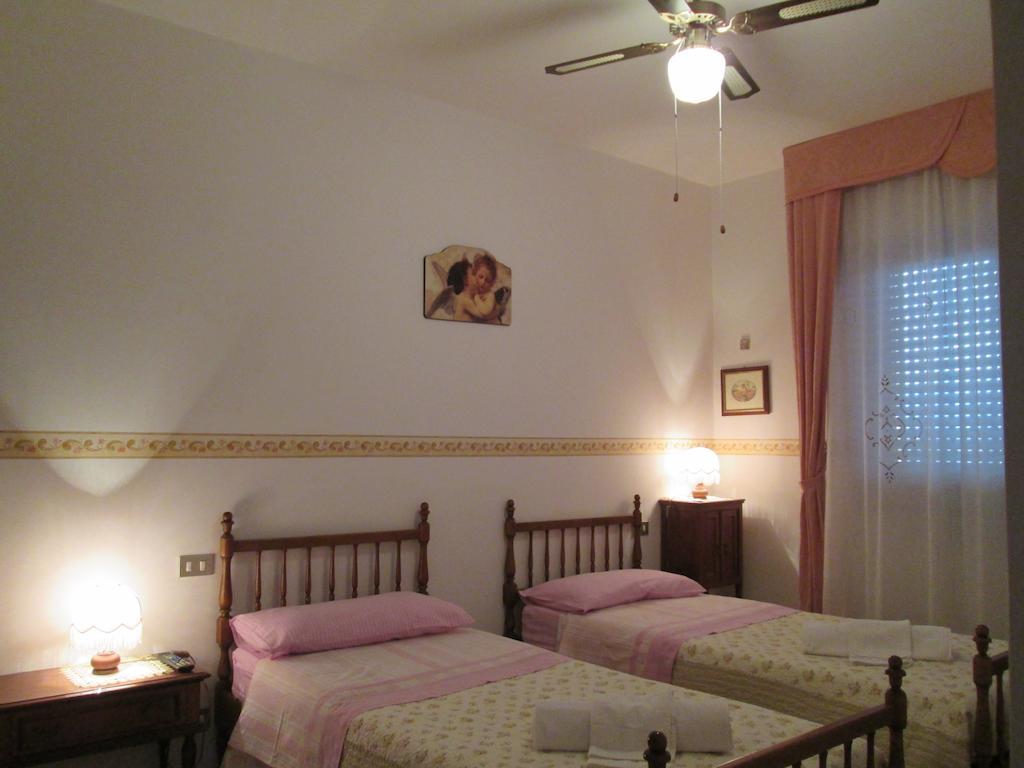 B&B Le Begonie Ascoli Piceno Phòng bức ảnh