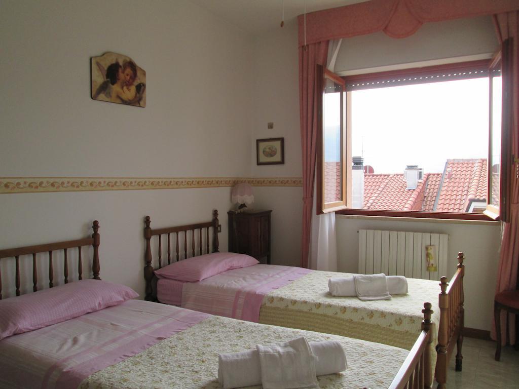 B&B Le Begonie Ascoli Piceno Phòng bức ảnh
